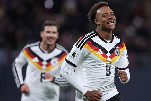 Tân binh 19 tuổi Assan Ouédraogo cũng có màn chào sân ấn tượng với bàn ấn định chiến thắng 6-0