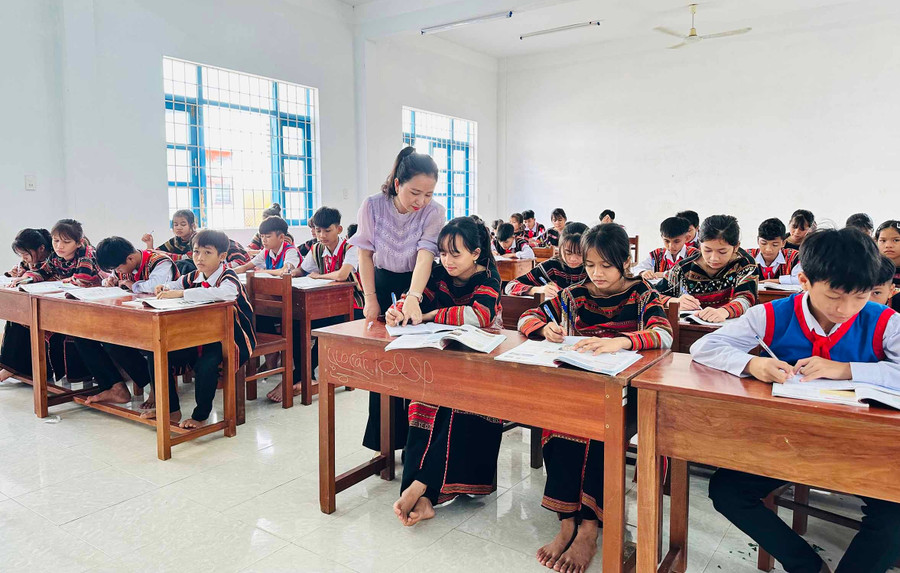 Thực hiện hiệu quả Nghị định số 66/2025/NĐ-CP, Trường Phổ thông dân tộc nội trú THCS Hoài Ân luôn duy trì sĩ số học sinh trên 98% và giảm mạnh tình trạng bỏ học. Ảnh: D.Đ