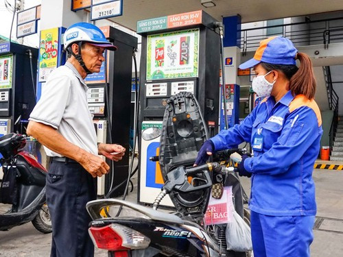 Giá xăng dầu dự báo biến động trái chiều vào ngày 20/11.