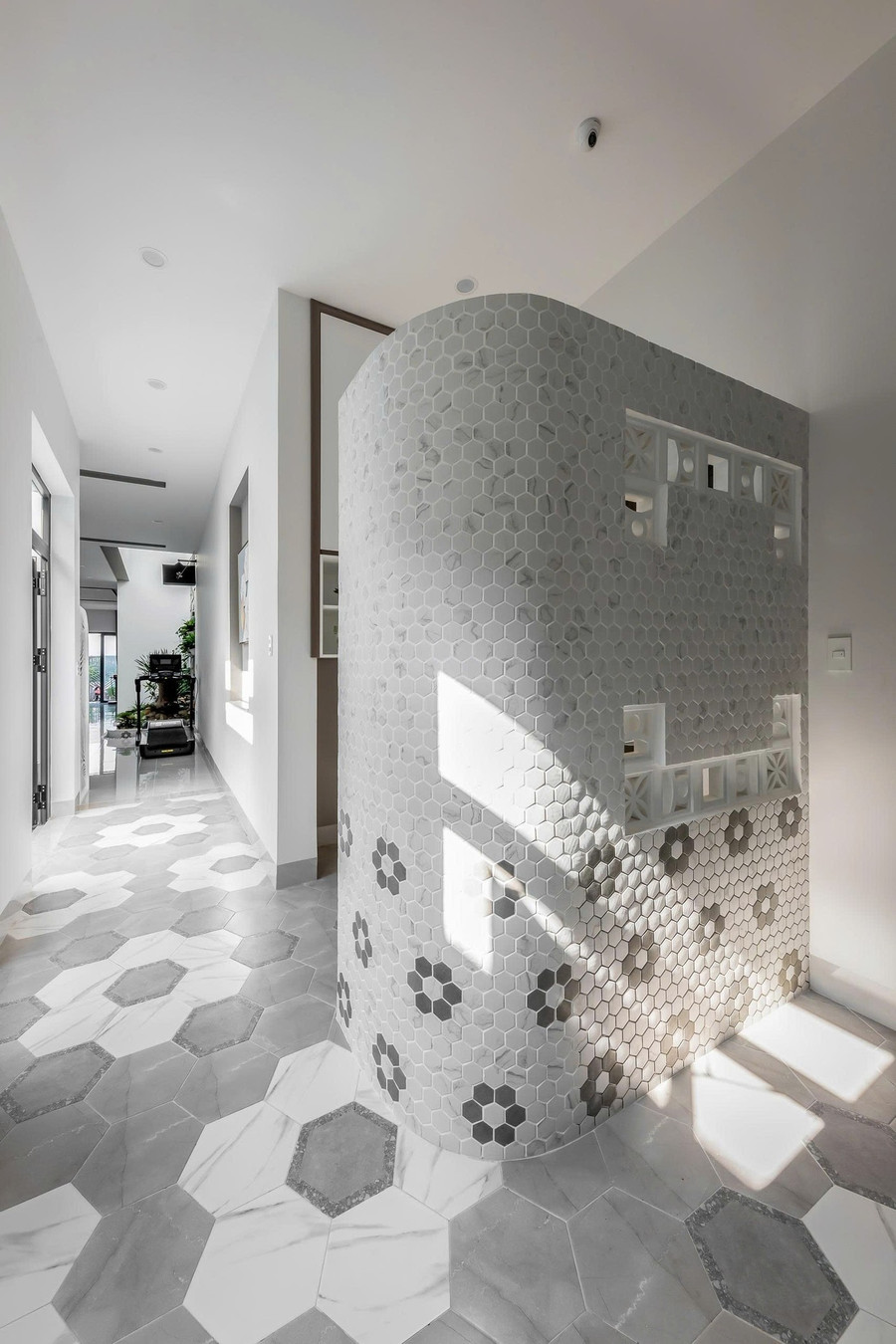 Nội dung thiết kế dự án bao gồm tổng cộng 3 phòng ngủ, phòng thờ, phòng khách, 3 Wc, bếp, khu giặt + phơi, sân vườn và nhà kho.