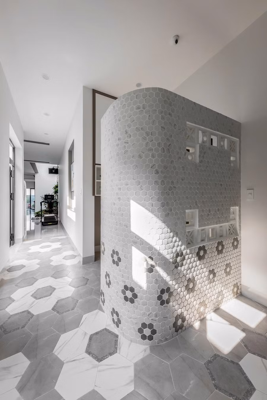 Nội dung thiết kế dự án bao gồm tổng cộng 3 phòng ngủ, phòng thờ, phòng khách, 3 Wc, bếp, khu giặt + phơi, sân vườn và nhà kho.