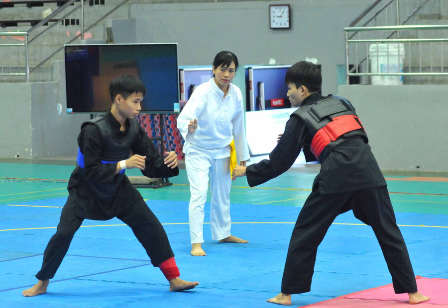 Các trận đấu đối kháng diễn ra hấp dẫn, kịch tính. Ảnh: R’Ô HOK