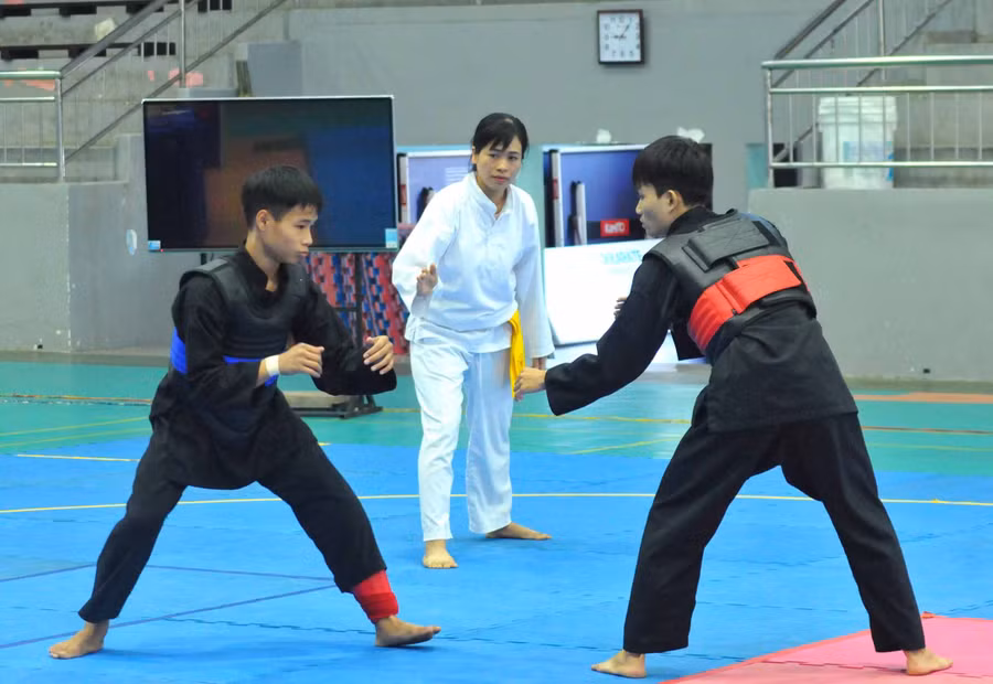 Các trận đấu đối kháng diễn ra hấp dẫn, kịch tính. Ảnh: R’Ô HOK