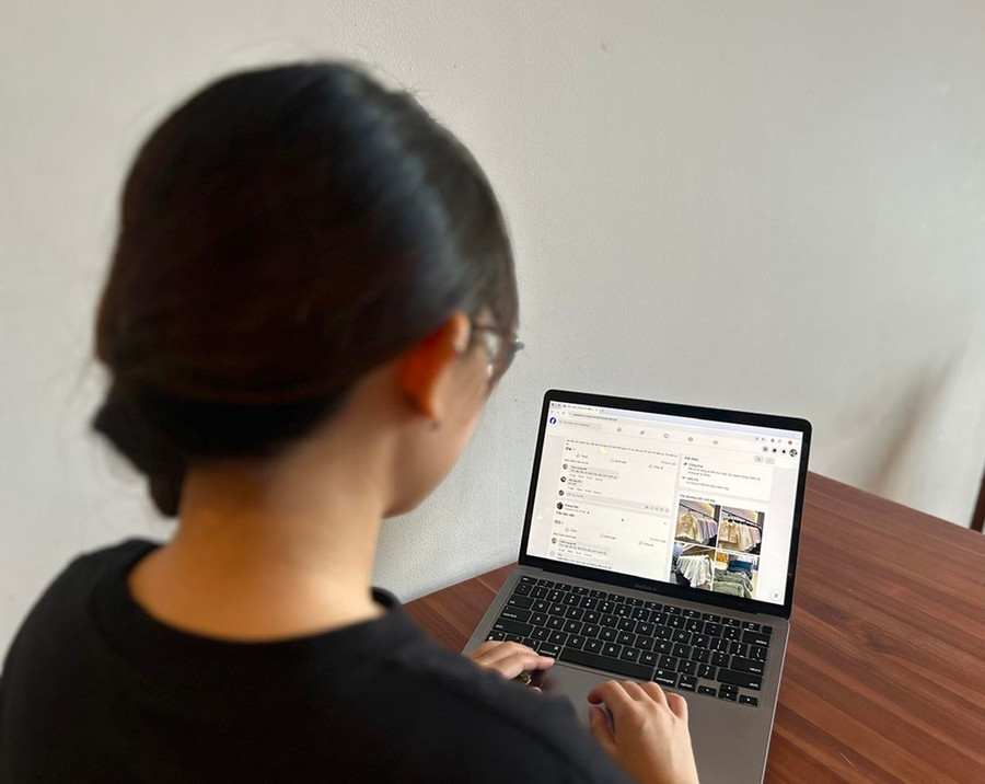 Chỉ cần 1 cú nhấp chuột, các thông báo tuyển dụng theo chiêu thức “việc nhẹ, lương cao” được đăng tải nhiều trên các trang mạng xã hội.