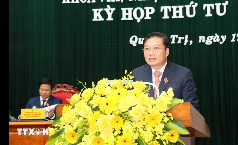 Chủ tịch UBND tỉnh Quảng Trị Lê Hồng Vinh phát biểu nhận nhiệm vụ tại Kỳ họp. (Ảnh: Tá Chuyên/TTXVN)