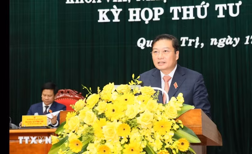 Chủ tịch UBND tỉnh Quảng Trị Lê Hồng Vinh phát biểu nhận nhiệm vụ tại Kỳ họp. (Ảnh: Tá Chuyên/TTXVN)