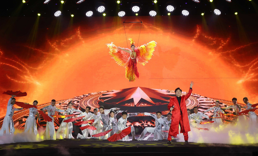 Chương trình biểu diễn văn nghệ chào mừng buổi lễ. (Ảnh: Văn Điệp/TTXVN)