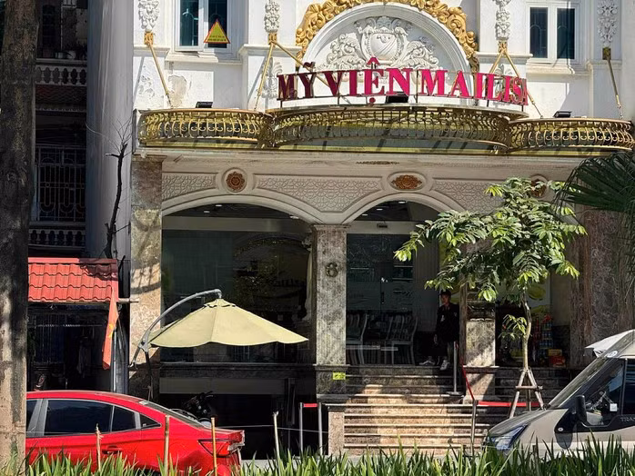 Lực lượng cảnh sát có mặt tại thẩm mỹ viện Mailisa, số 6 đường Nguyễn Khánh Toàn