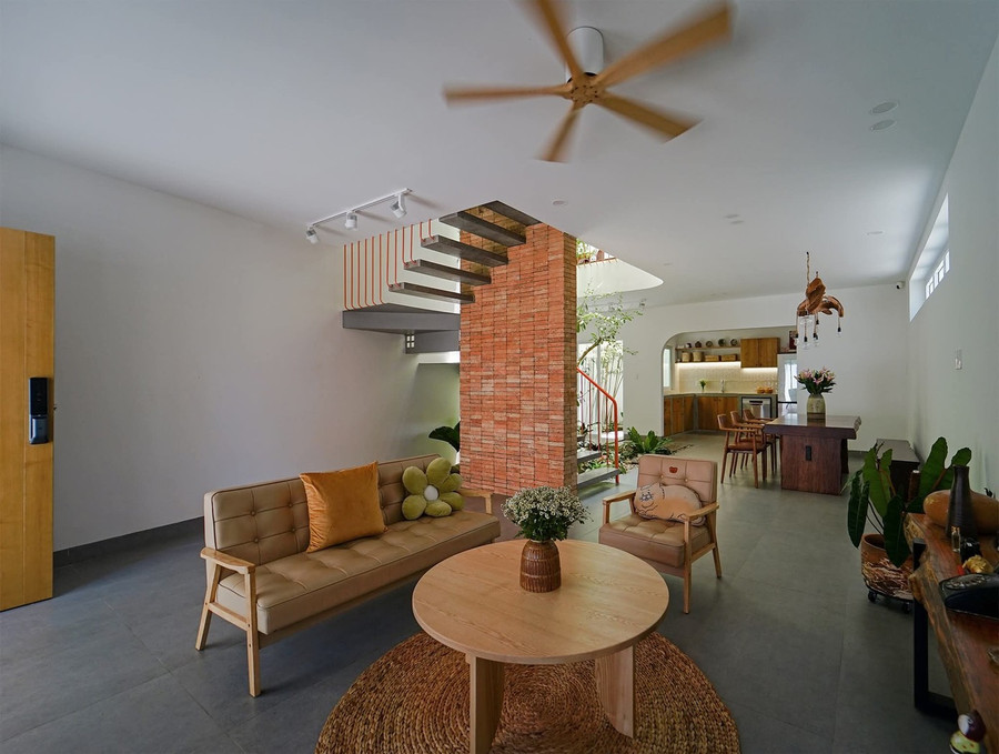 Yên Khê House không chỉ là một ngôi nhà, mà là nơi con người được chậm lại, lắng nghe nhịp thở của ánh sáng và thiên nhiên mỗi ngày.