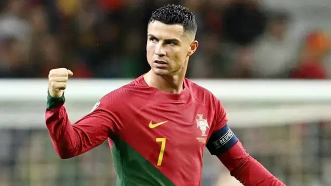 Ronaldo trong màu áo tuyển Bồ Đào Nha.