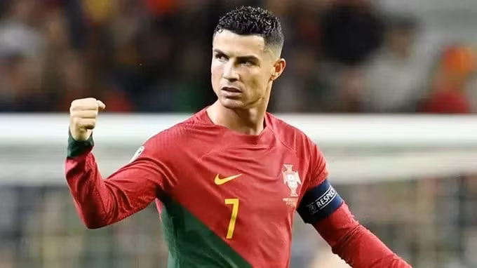 Ronaldo trong màu áo tuyển Bồ Đào Nha.