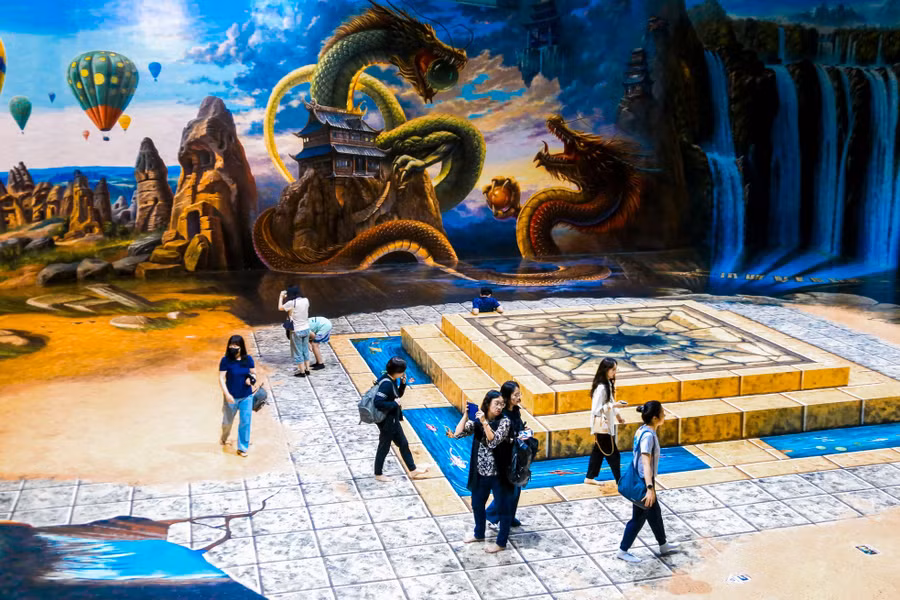 Anh Nguyễn Ngọc Huy - nhân viên bảo tàng cho biết: "Mỗi ngày, bảo tàng đón hàng trăm lượt khách đến tham quan và chụp ảnh, đặc biệt đông vào dịp cuối tuần. Tại đây có đến 9 chủ đề tranh 3D khác nhau, phù hợp với mọi lứa tuổi, từ trẻ em đến người lớn. Nhờ đó, bảo tàng thu hút rất đông bạn trẻ, nhất là du khách đến từ Hàn Quốc."