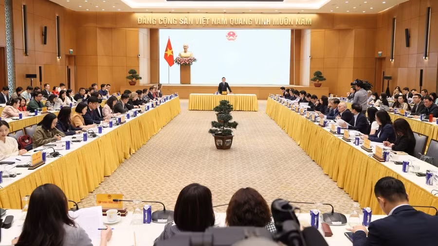 Phó Thủ tướng Hồ Đức Phớc cùng lãnh đạo các bộ, ngành đã họp với các hiệp hội, doanh nghiệp, các cơ quan ngoại giao để bàn về các giải pháp xử lý vấn đề thuế quan với Hoa Kỳ