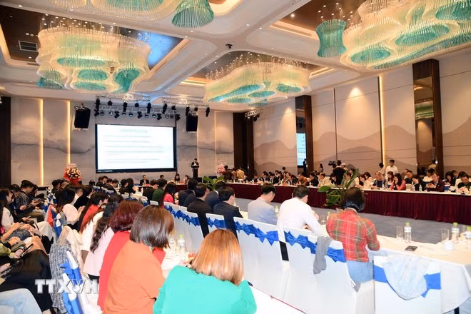 Hội nghị Phát triển du lịch trên vịnh Bái Tử Long. (Ảnh: Thanh Vân/TTXVN)