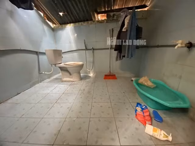 Nhà vệ sinh nơi cháu Hoàng bị bà Ty Na sát hại