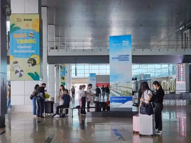 Sân bay quốc tế Cam Ranh đón 38 chuyến bay quốc tế mỗi ngày. ẢNH: BÁ DUY