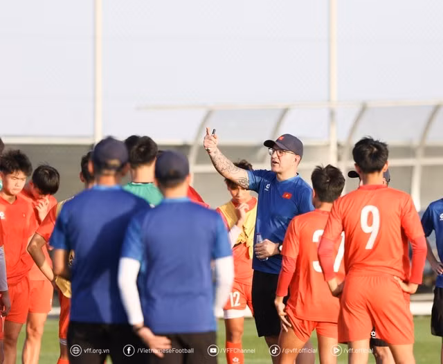 HLV Roland đánh giá cao toàn đội nhưng phải lựa chọn để đáp ứng quy đinh của giải đấu