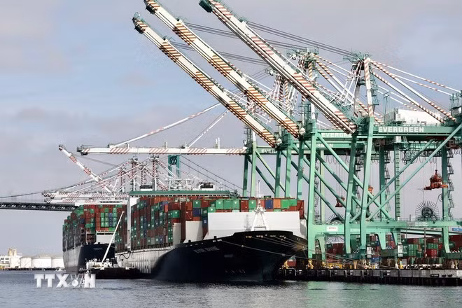 Quang cảnh cảng hàng hóa ở Los Angeles, California, Mỹ. (Ảnh: THX/TTXVN)