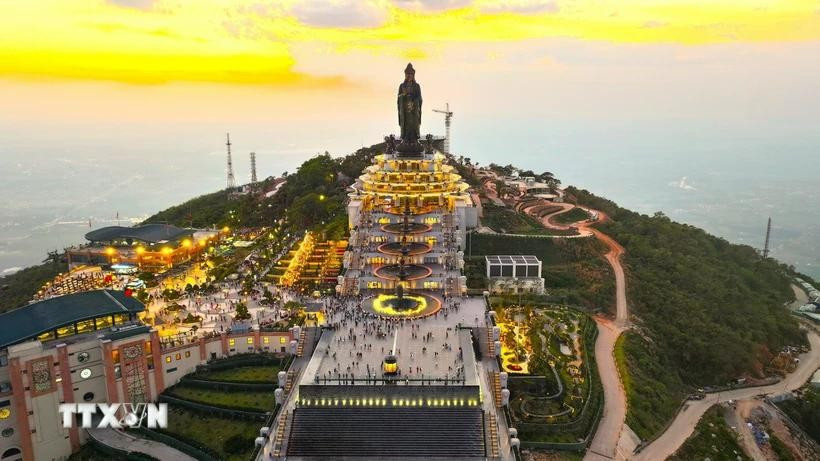 Panoramic view of Ba Den Mountain National Tourist Area. Photo: Minh Phu/VNA tay-ninh-dd.jpg