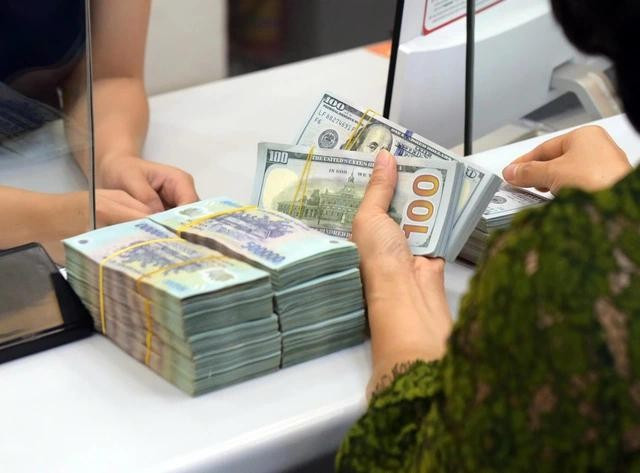 5 tháng đầu năm, thu thuế từ hoạt động kinh doanh thương mại điện tử và kinh tế số khác đạt 74.400 tỉ đồng. ẢNH: NGỌC THẮNG 5 tháng đầu năm, thu thuế từ hoạt động kinh doanh thương mại điện tử và kinh tế số khác đạt 74.400 tỉ đồng. ẢNH: NGỌC THẮNG