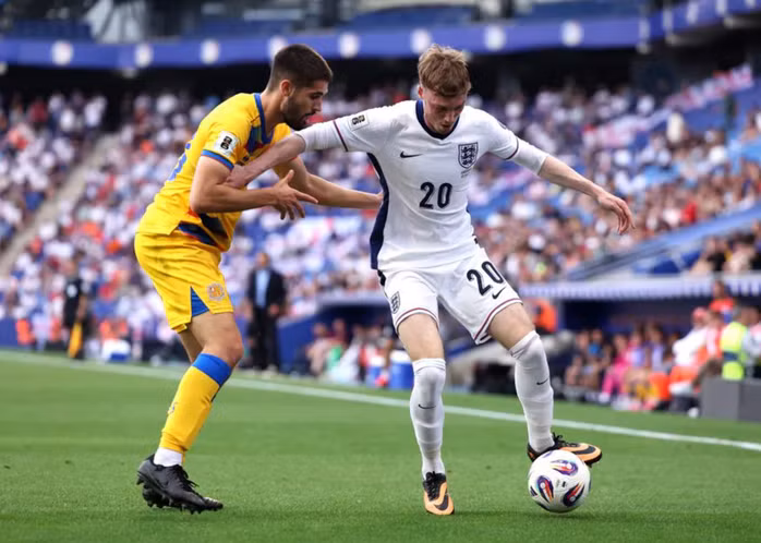 Cole Palmer bị bắt chết trên hàng công tuyển Anh