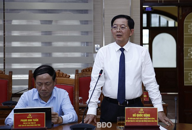 Bí thư Tỉnh ủy Hồ Quốc Dũng phát biểu giao nhiệm vụ cho Ban Biên tập Báo Bình Định (mới). Ảnh: HỒNG PHÚC 102.jpg