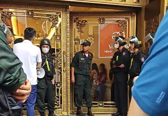 Cảnh lực lượng công an khám xét nhà Nguyễn Anh Tuấn ngày 26-5 vừa qua Cảnh lực lượng công an khám xét nhà Nguyễn Anh Tuấn ngày 26-5 vừa qua