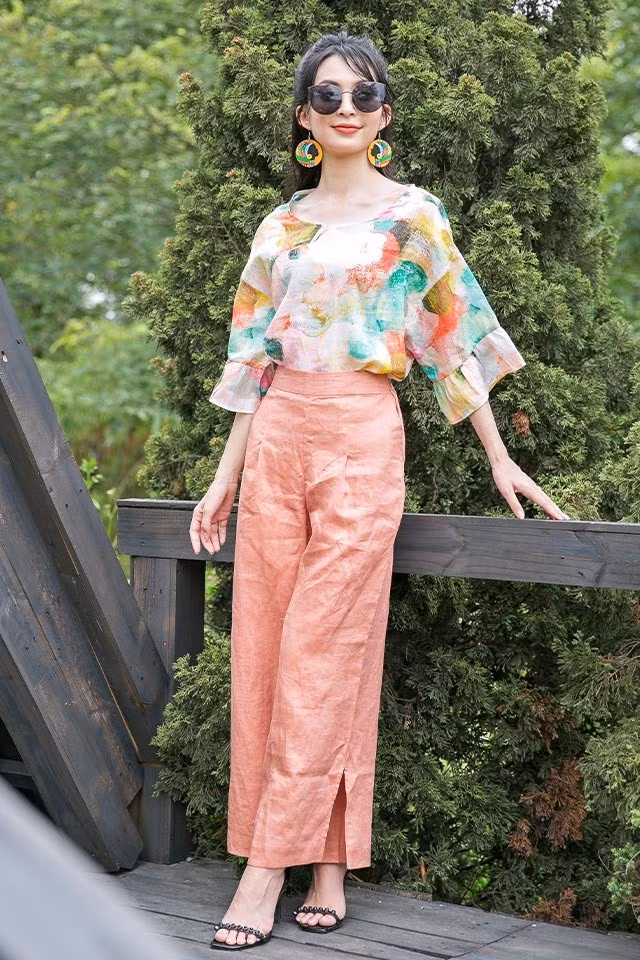 Song song đó, tông màu trung tính như trắng ngà, xám nhạt, nâu cát, xanh đá và hồng đào được ưa chuộng nhờ vẻ đẹp tinh tế, hiện đại và linh hoạt trong cả môi trường công sở lẫn dạo phố. ẢNH: ZOFAL