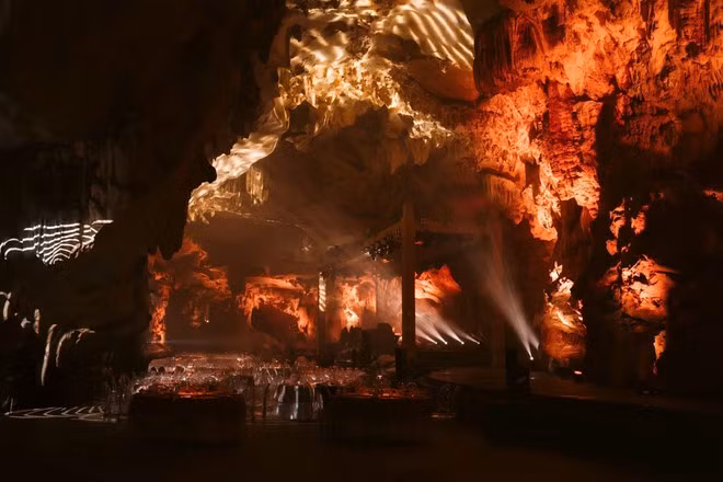 Toàn cảnh không gian rộng nhất của hang.