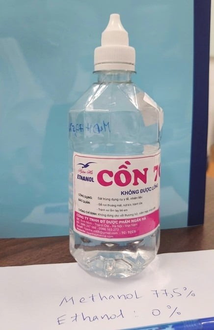 Chai cồn sát trùng bệnh nhân dùng để ngậm và xúc miệng Chai cồn sát trùng bệnh nhân dùng để ngậm và xúc miệng