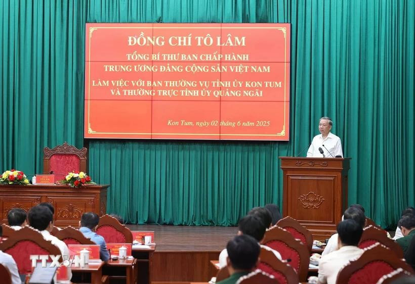 Tổng Bí thư Tô Lâm phát biểu tại buổi làm việc với Ban Thường vụ Tỉnh ủy Kon Tum và Thường trực Tỉnh ủy Quảng Ngãi . Ảnh: Thống Nhất/TTXVN tong-bi-thudd.jpg