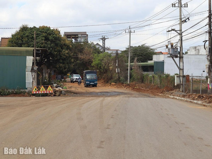 Dự án Đầu tư xây dựng đường Hồ Chí Minh đoạn tránh phía Đông TP. Buôn Ma Thuột đoạn qua địa bàn xã Cuôr Đăng (huyện Cư M'gar) còn vướng công tác giải phóng mặt bằng. thutucdd.jpg