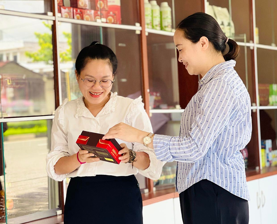 Phòng trưng bày giới thiệu sản phẩm KH-CN trở thành điểm giới thiệu, quảng bá các sản phẩm ứng dụng KH-CN và ĐMST của tỉnh. Ảnh: M.K 2mk.jpg