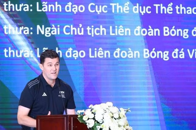 Chuyên gia Simon Toselli của FIFA. ẢNH: VFF