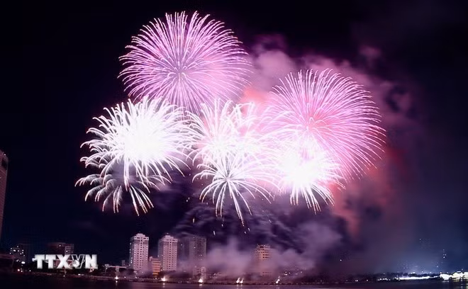 Màn trình diễn pháo hoa của đội Việt Nam. (Ảnh: Trần Lê Lâm/TTXVN)
