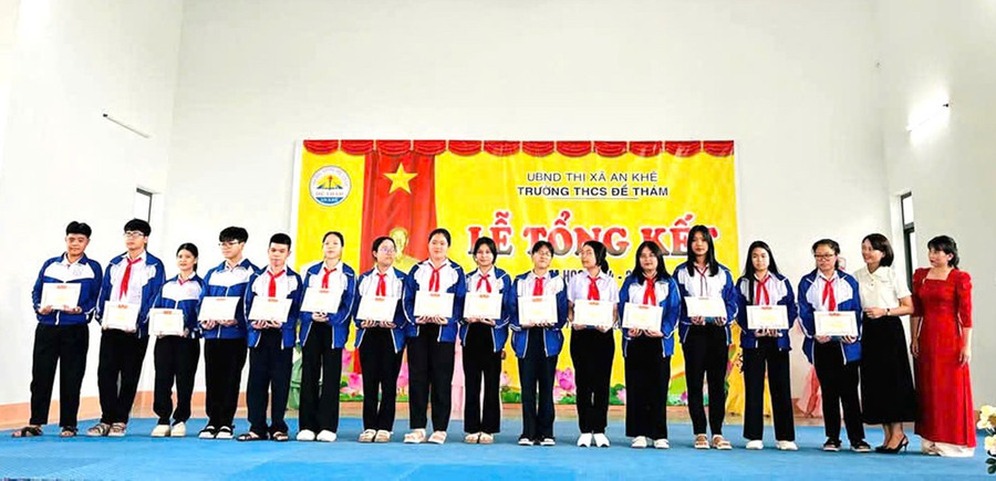 Kết thúc năm học 2024-2025, 100% học sinh Trường THCS Đề Thám tốt nghiệp THCS. Ảnh: Tài Đức 33.jpg