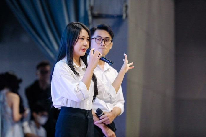 Nữ sinh mong muốn đồng hành cùng trẻ em trong phổ tự kỷ trên hành trình phát triển kỹ năng xã hội và giao tiếp, SELF không chỉ là một sản phẩm công nghệ, mà còn là người bạn đồng hành tin cậy của các em trong quá trình học tập và trưởng thành. Nữ sinh mong muốn đồng hành cùng trẻ em trong phổ tự kỷ trên hành trình phát triển kỹ năng xã hội và giao tiếp, SELF không chỉ là một sản phẩm công nghệ, mà còn là người bạn đồng hành tin cậy của các em trong quá trình học tập và trưởng thành.