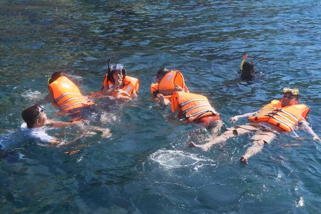 Du lịch lặn biển Cù Lao Chàm. Ảnh: Đoàn Hữu Trung/TTXVN