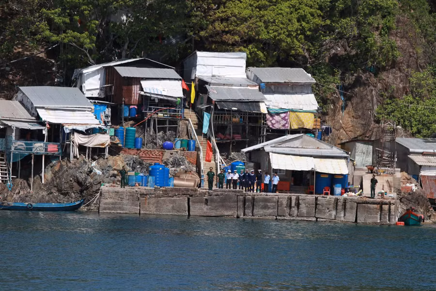 Hòn Chuối có 3 gành chính: gành Nam, gành Chướng và gành Nồm. Vào mùa gió chướng (từ tháng 9 đến tháng 3 âm lịch), người dân thường chuyển về gành Nam để tránh sóng gió. ẢNH: CTV