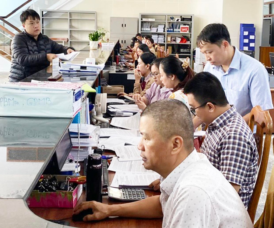 Sở Tài chính phối hợp với Kho bạc Nhà nước khu vực XIV, Chi cục Thuế khu vực XIV rà soát, tổng hợp dự toán thu chi ngân sách năm 2025 trên địa bàn tỉnh. Ảnh: S.C dd-1-bg.jpg