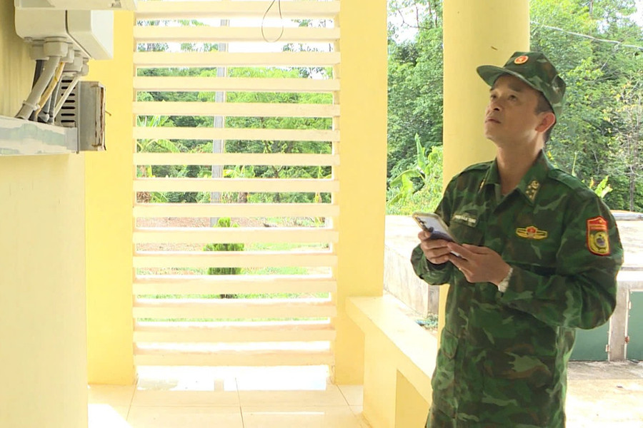 Công trình điện mặt trời mới được lắp đặt tại Đồn Biên phòng Cửa khẩu Quốc tế Lệ Thanh. Ảnh: T.D 4t.jpg