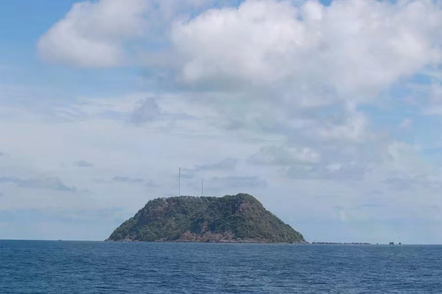 Đảo Hòn Chuối nằm cách đất liền 17 hải lý. ẢNH: G.B