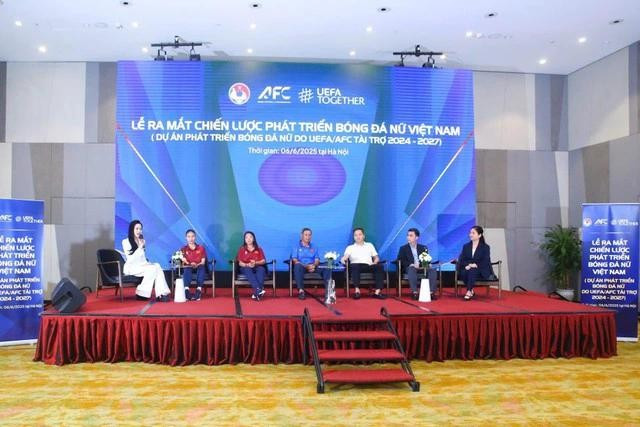 Sự kiện ra mắt chiến lược phát triển bóng đá nữ Việt Nam. ẢNH: VFF Sự kiện ra mắt chiến lược phát triển bóng đá nữ Việt Nam. ẢNH: VFF