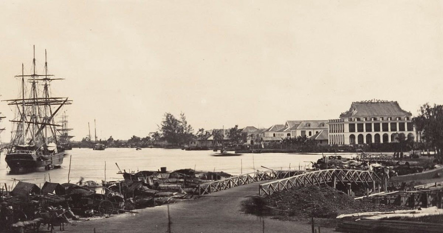 Bến Nhà Rồng đầu thế kỷ XX. Từ nơi này, ngày 5-6-1911, người thanh niên yêu nước Nguyễn Tất Thành đã rời Tổ quốc trên con tàu Đô đốc Latouche-Tréville để thực hiện hoài bão giải phóng nước nhà khỏi ách nô lệ của thực dân, đế quốc. Ảnh: Tư liệu TTXVN ben-nha-rong-dd.jpg
