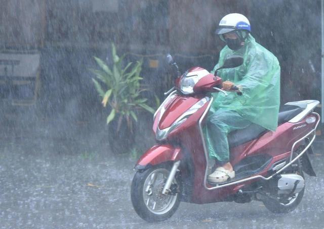 Không khí lạnh gây ra mưa lớn, kết thúc đợt nắng nóng diện rộng ở Trung bộ. ẢNH: ĐÌNH HUY Không khí lạnh gây ra mưa lớn, kết thúc đợt nắng nóng diện rộng ở Trung bộ. ẢNH: ĐÌNH HUY