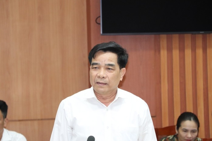 Ông Lê Văn Dũng - Phó Bí thư Tỉnh ủy, Chủ tịch UBND tỉnh, Trưởng đoàn Đại biểu Quốc hội tỉnh Quảng Nam - nêu những vướng mắc từ thực tiễn Ông Lê Văn Dũng - Phó Bí thư Tỉnh ủy, Chủ tịch UBND tỉnh, Trưởng đoàn Đại biểu Quốc hội tỉnh Quảng Nam - nêu những vướng mắc từ thực tiễn