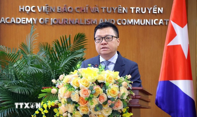 Ông Lê Quốc Minh, Ủy viên Trung ương Đảng, Chủ tịch Hội Nhà báo Việt Nam, Tổng Biên tập Báo Nhân Dân phát biểu. (Ảnh: Văn Điệp/TTXVN) Ông Lê Quốc Minh, Ủy viên Trung ương Đảng, Chủ tịch Hội Nhà báo Việt Nam, Tổng Biên tập Báo Nhân Dân phát biểu. (Ảnh: Văn Điệp/TTXVN)