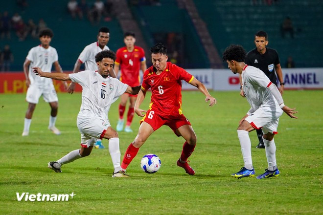 Tiền vệ Thái Sơn (số 6) đang là một trong những cầu thủ quan trọng bậc nhất trong đội hình U23 Việt Nam dưới thời huấn luyện viên Kim Sang-sik. (Ảnh: Việt Anh/Vietnam+)