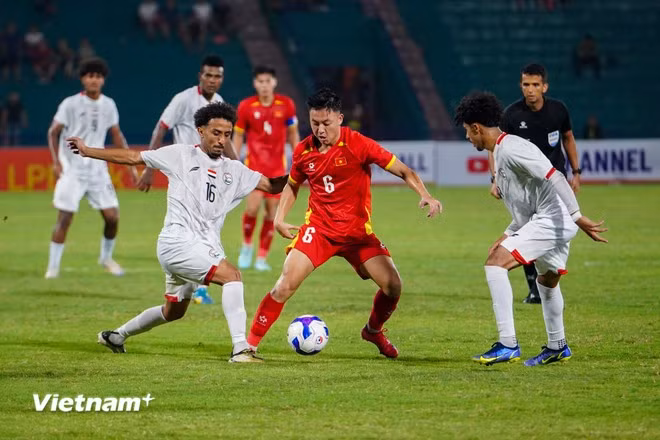 Tiền vệ Thái Sơn (số 6) đang là một trong những cầu thủ quan trọng bậc nhất trong đội hình U23 Việt Nam dưới thời huấn luyện viên Kim Sang-sik. (Ảnh: Việt Anh/Vietnam+)