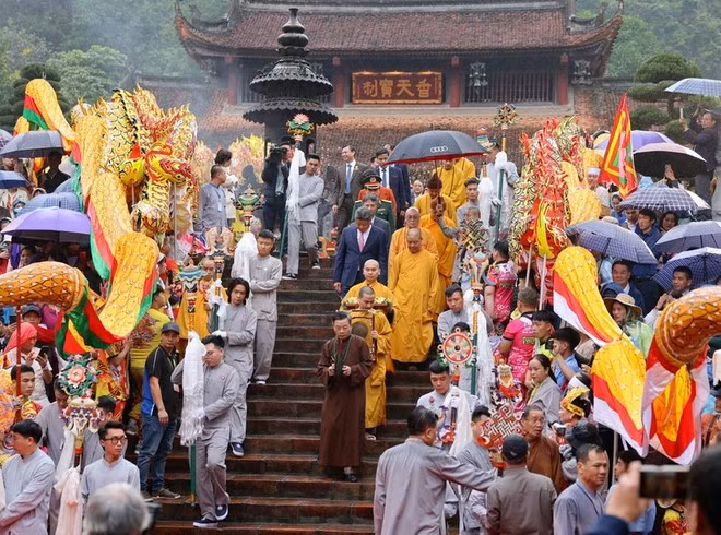 Không khí trong ngày khai hội chùa Hương. (Ảnh: Thanh Tùng/TTXVN)